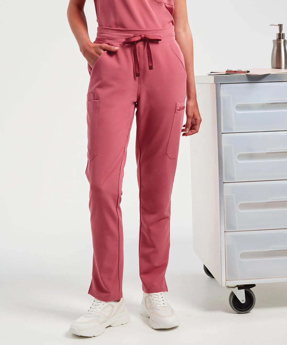 Black - Women’s 'Relentless' Onna-stretch cargo pants